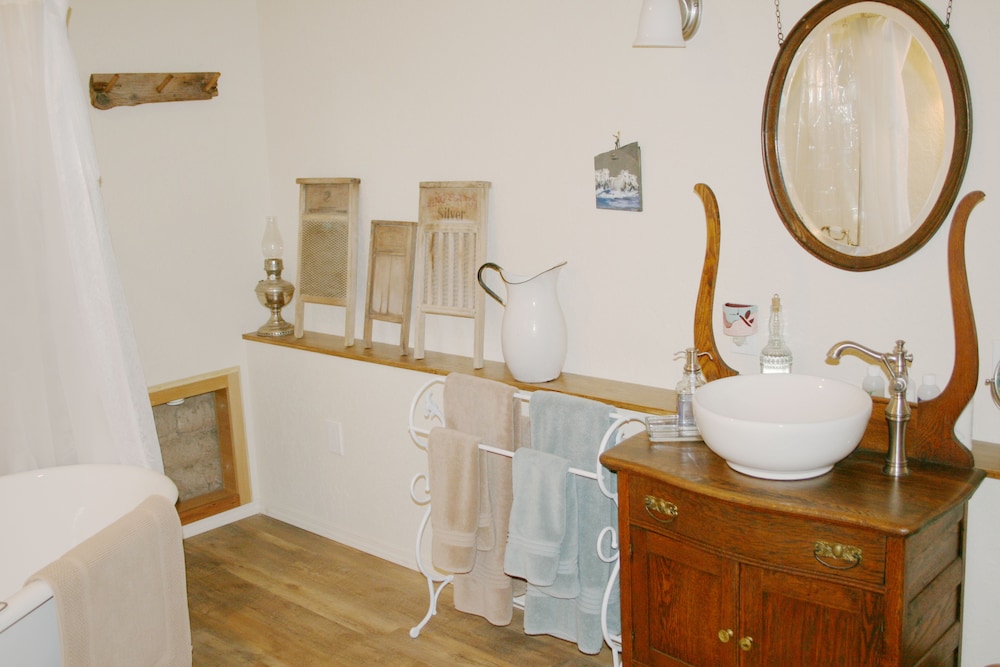 Red Horse Vineyard Bed & Breakfast 48/66