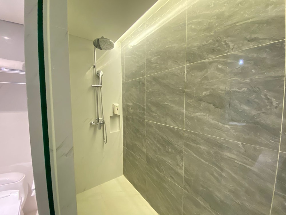 Grand Whiz Hotel Praxis Surabaya 40/43