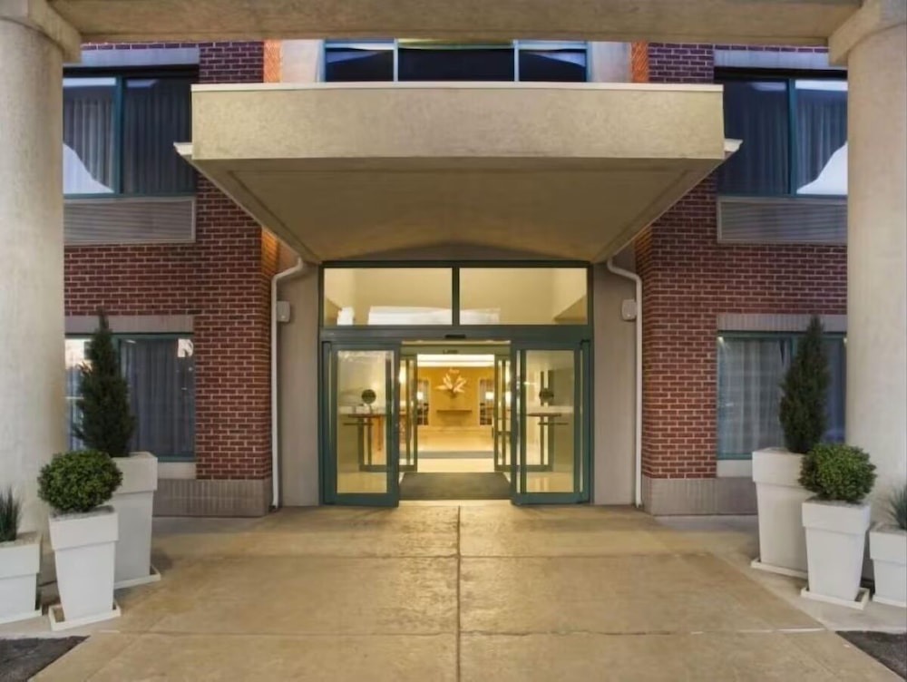 Holiday Inn Express Kalamazoo 2/47