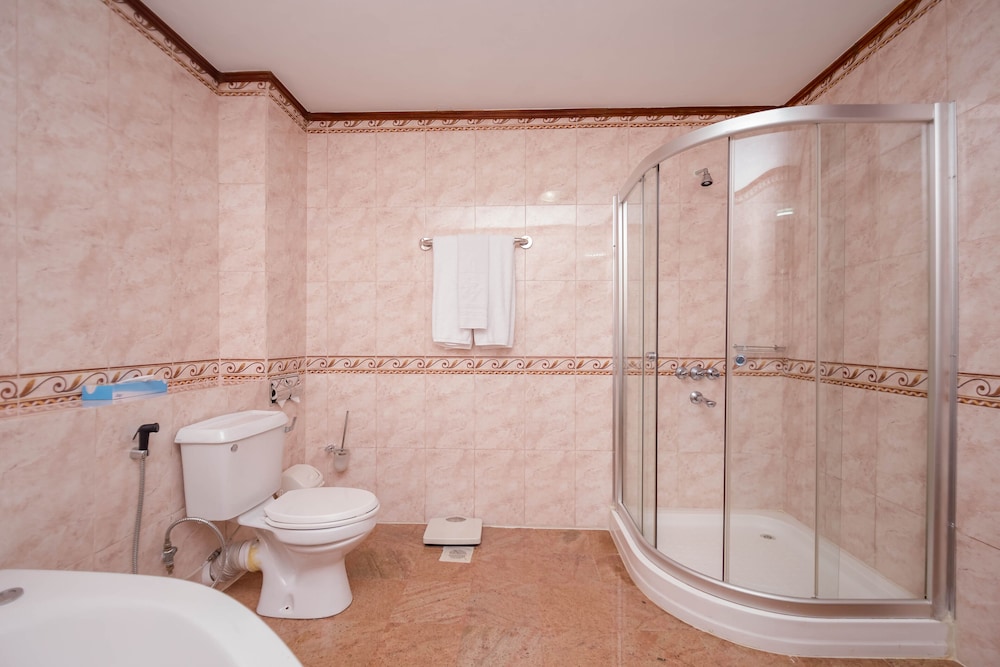 Muthu Silver Springs Hotel Nairobi 50/50