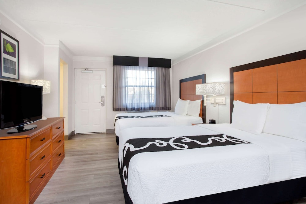 Baymont by Wyndham Fort Myers Central 17/27
