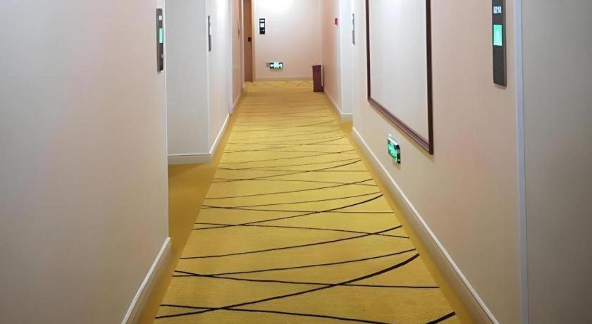 GreenTree Inn Express Shanghai Baoshan District Youyi Road Metro Station 30/46