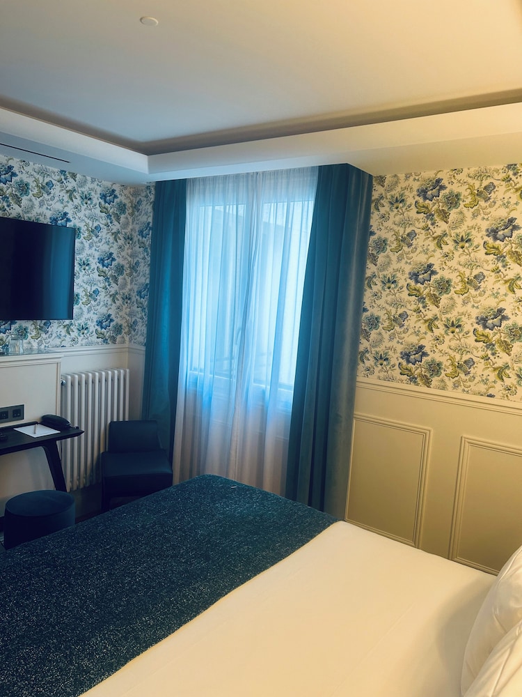 Hotel Cambon 15/72