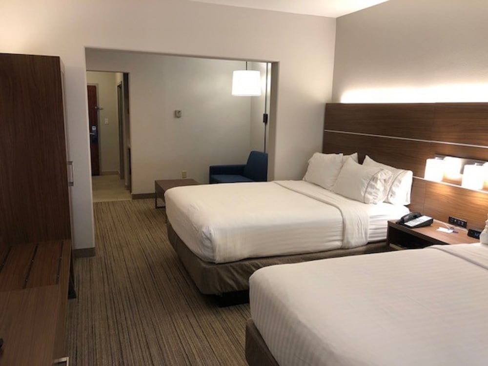 Holiday Inn Express and Suites Rio Grande City 26/59
