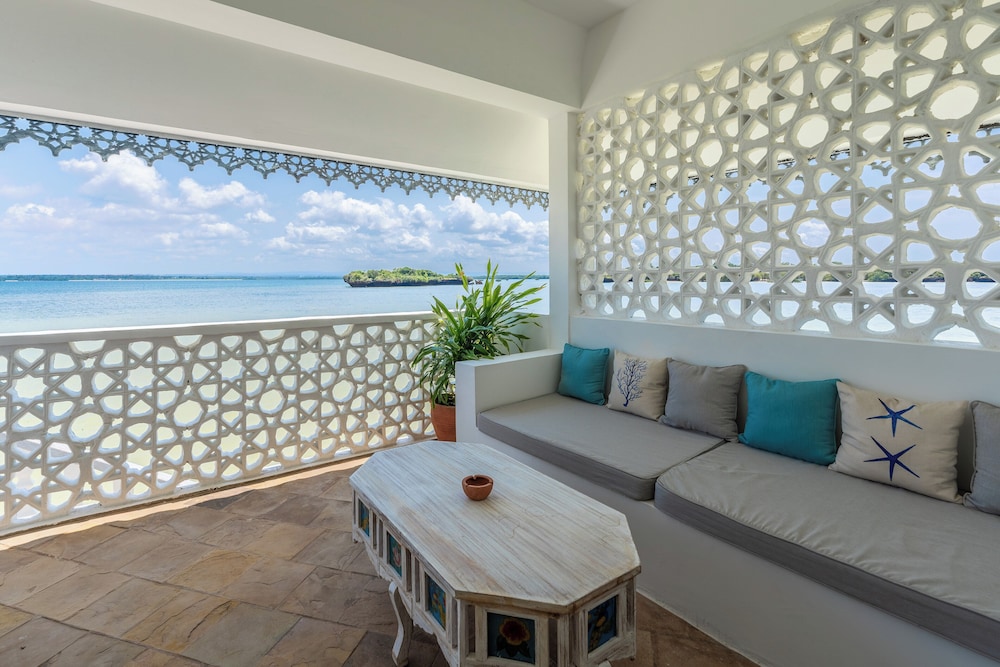 Chale Island Resort 50/70