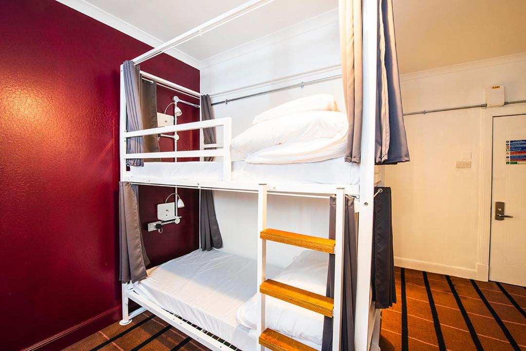 Private, 10 Beds