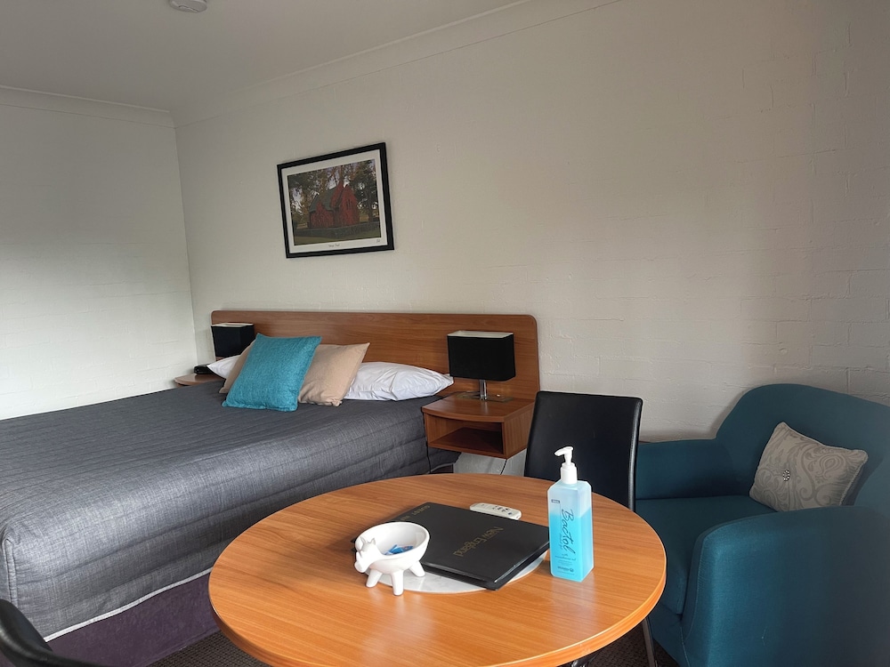 Westwood Motor Inn 44/50