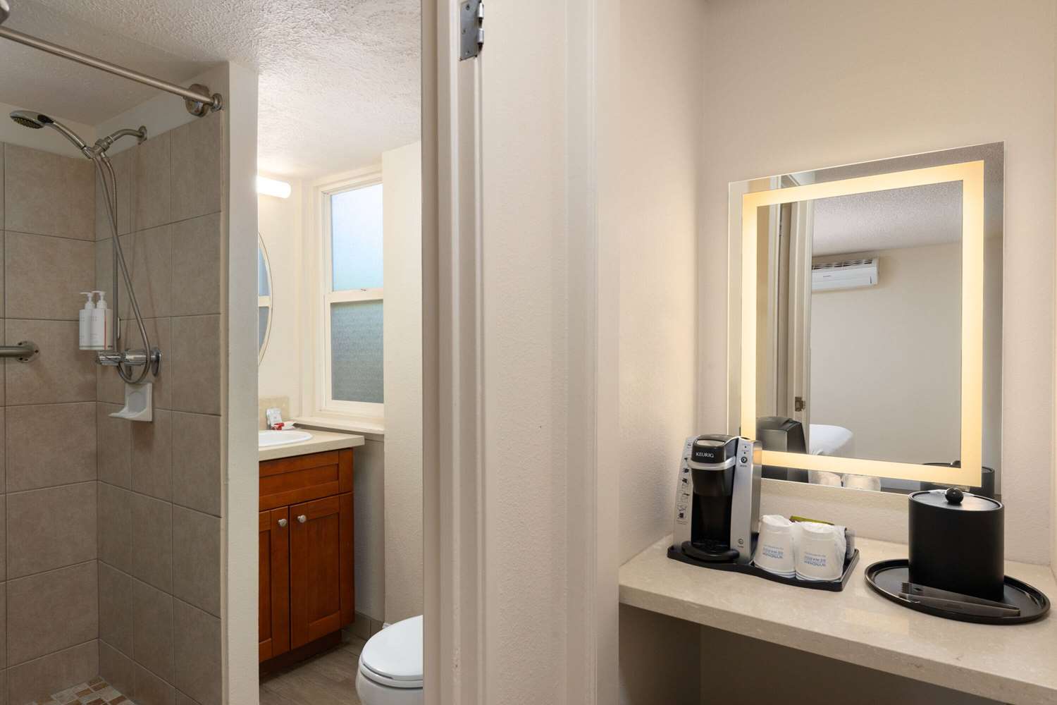 Days Inn by Wyndham Maui Oceanfront 52/54