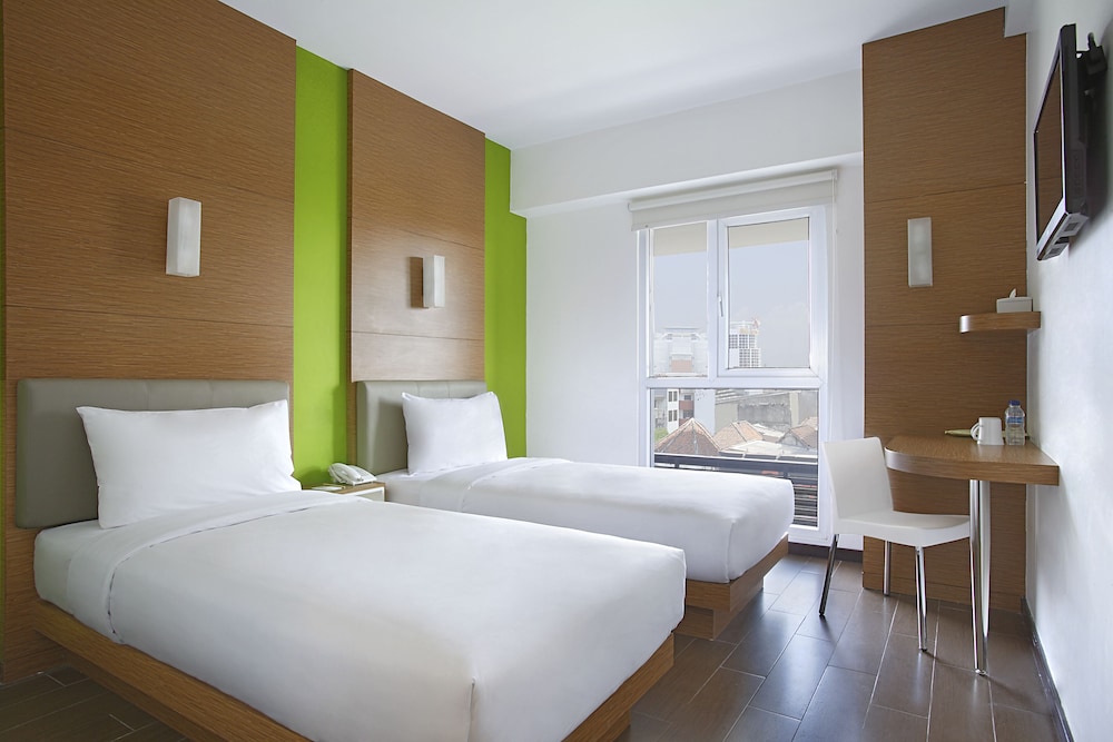 Hotel Amaris Embong Malang 6/22