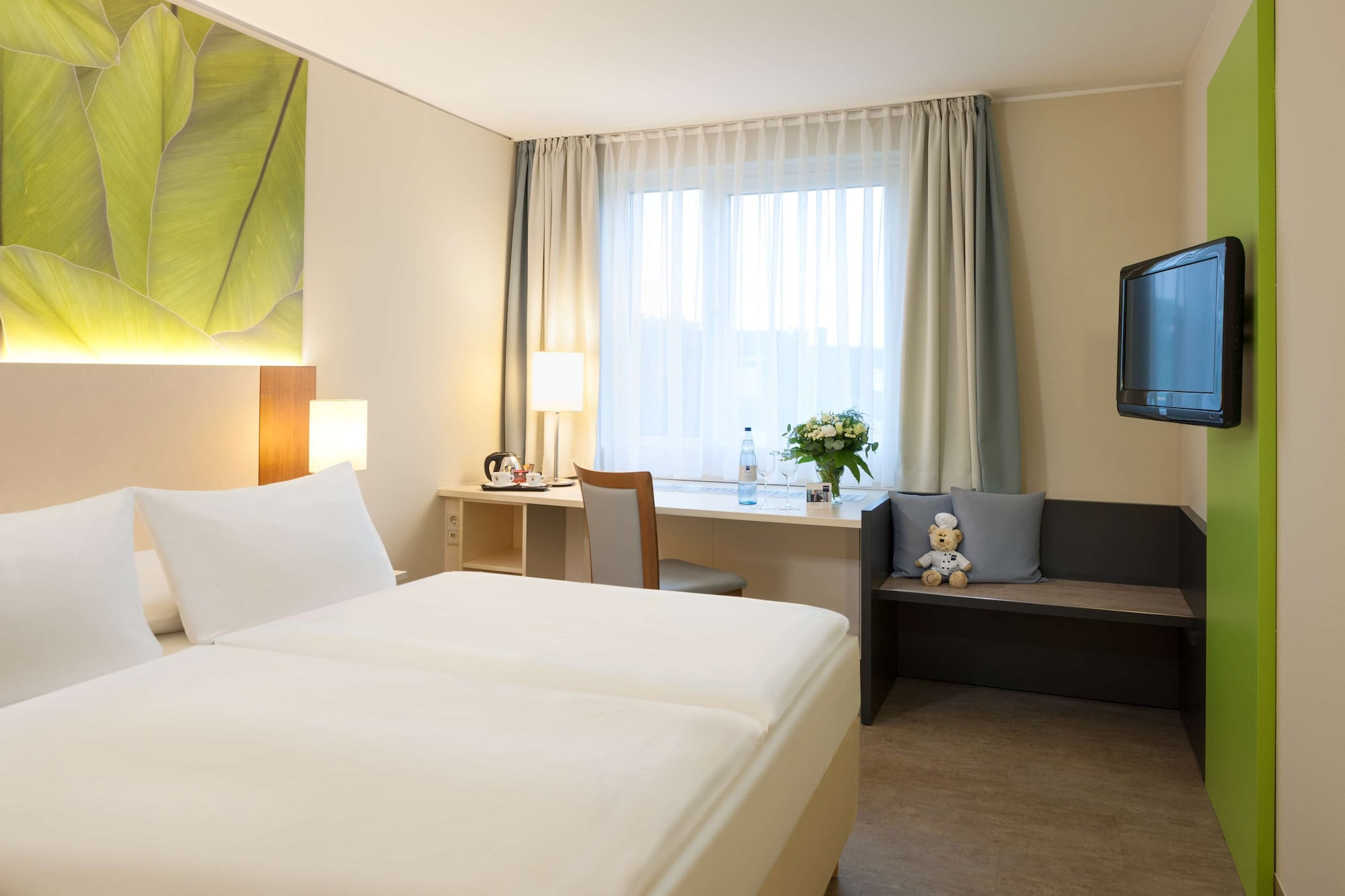 SUPERIOR, DOUBLE OR TWIN BED