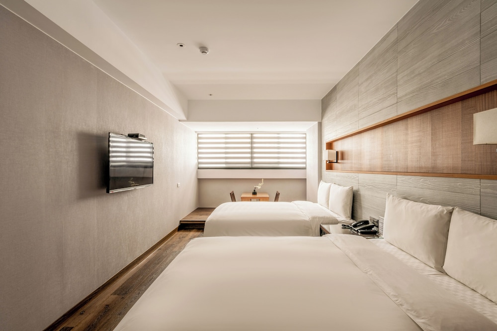 JAPANESE, QUADRUPLE, BATHTUB