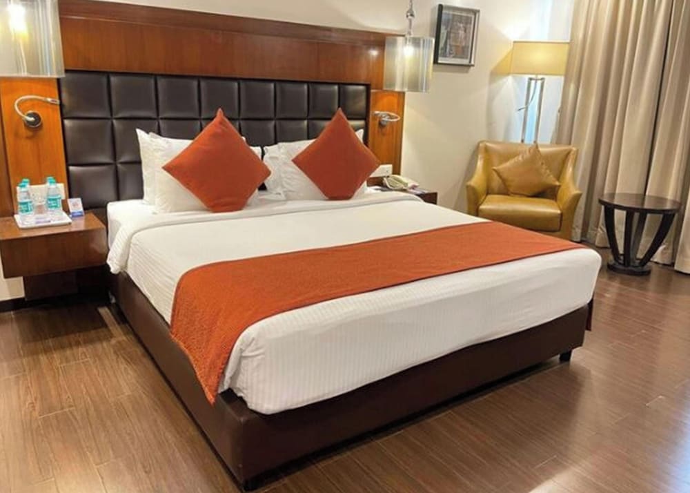 PARADIGM SAROVAR PORTICO 2/21