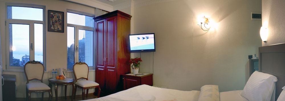 Ada Hotel 33/77