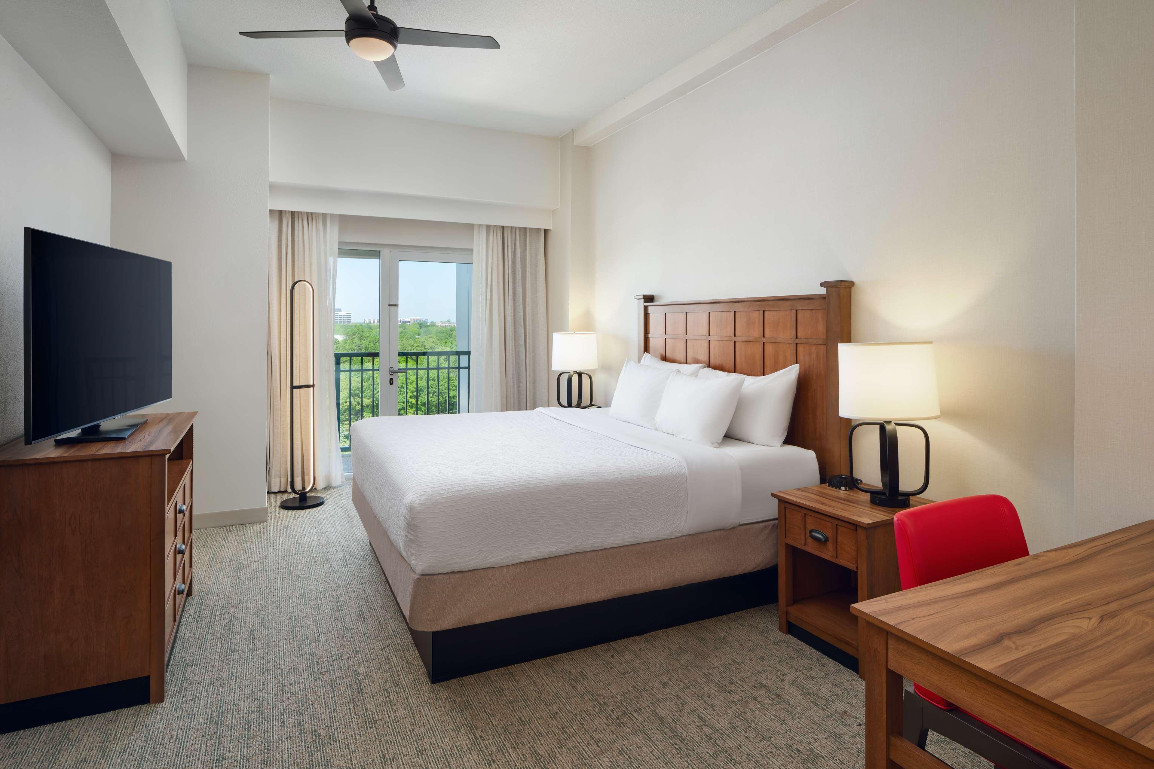 1 BEDROOM, SUITE, KING BED, CORNER