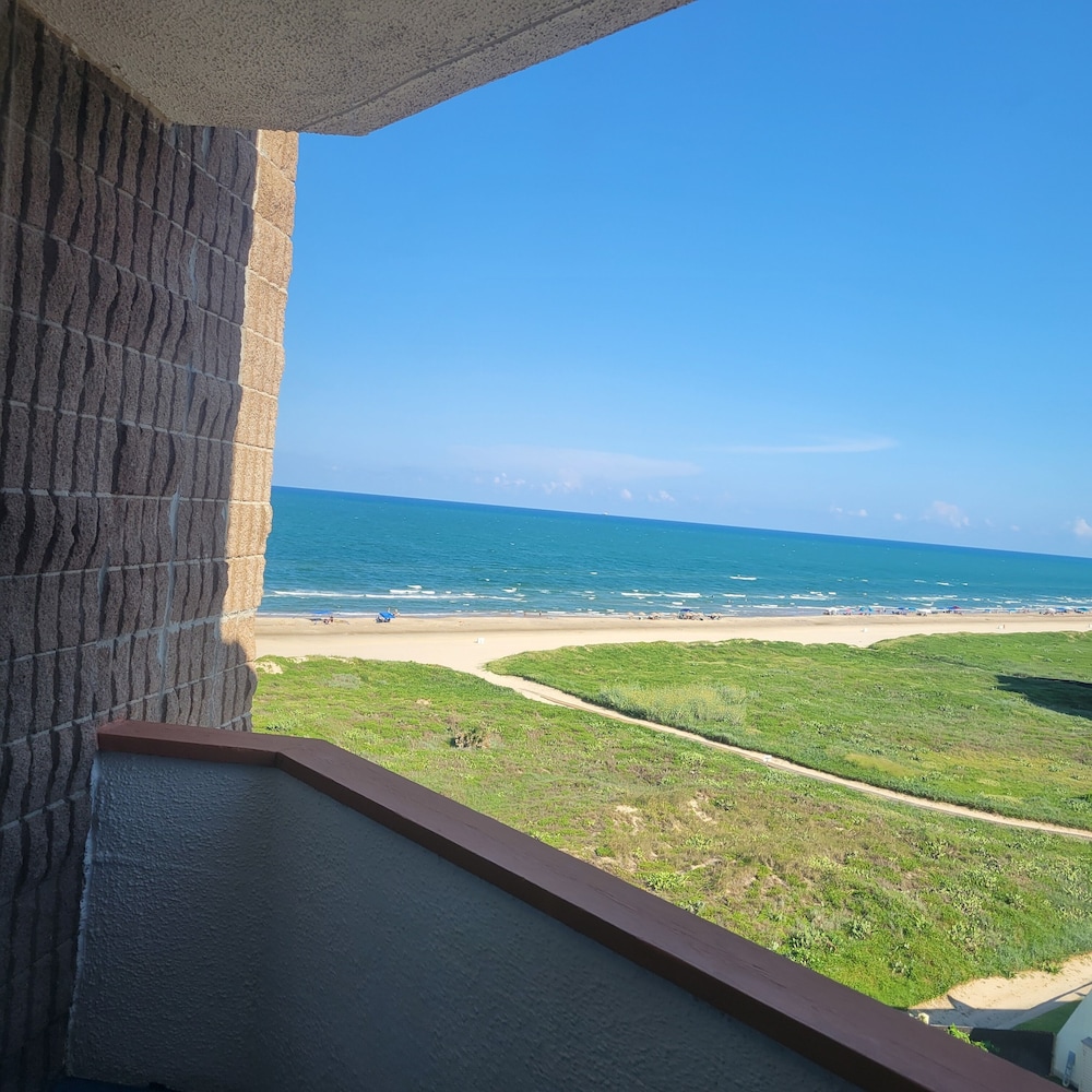 Padre South Hotel On The Beach 40/50