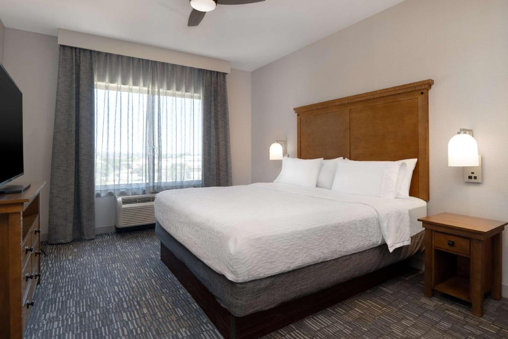 2 Bedrooms, Suite, 2 King Beds, King or King Bed, 2 Bathrooms, Sofa, Accessible