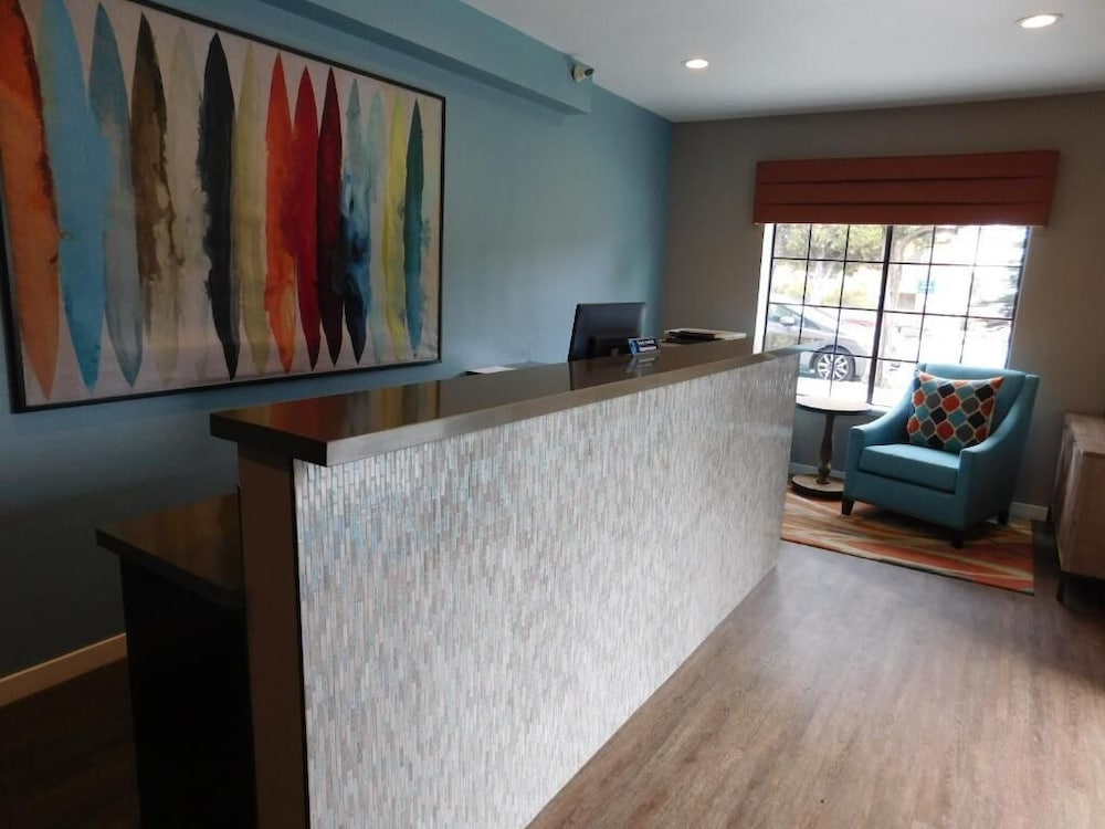 Wave Street Inn 6/41