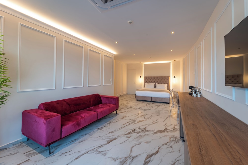 Philia Center Suites 56/73