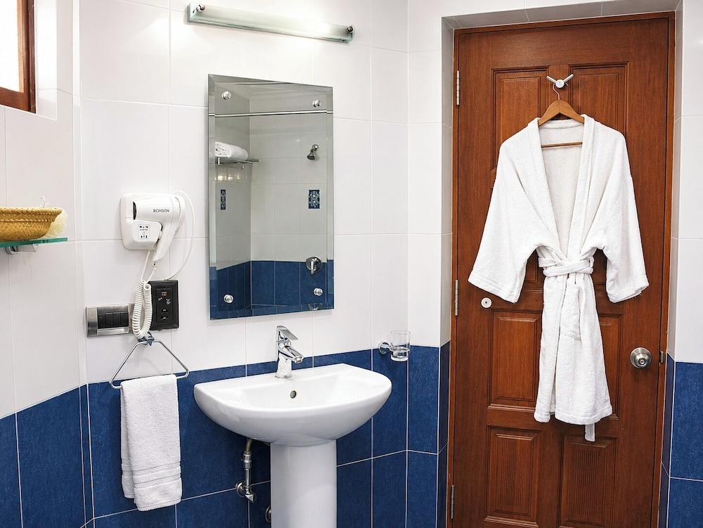 CHARIOT BEACH RESORT 50/50