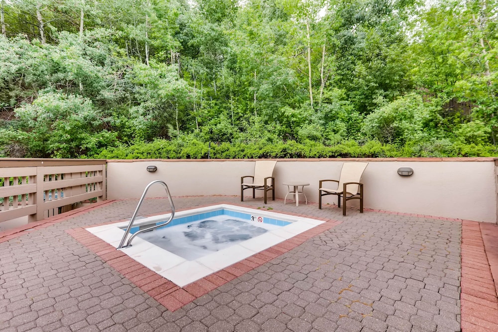 Kiva Lodge By East West 34/72