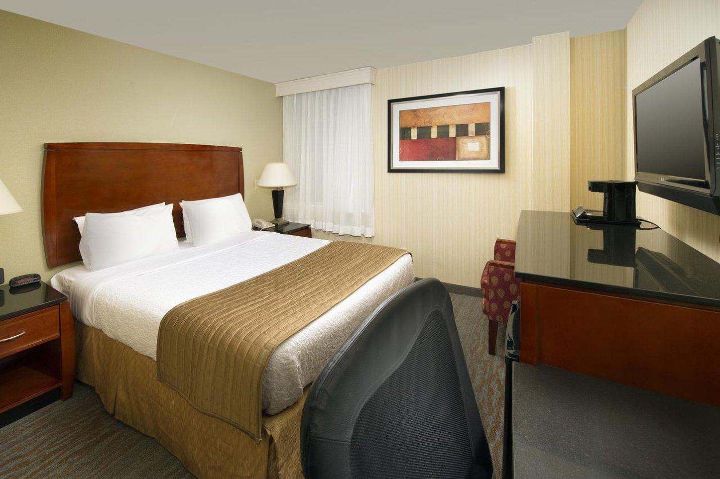 Room, Queen Bed, South Building