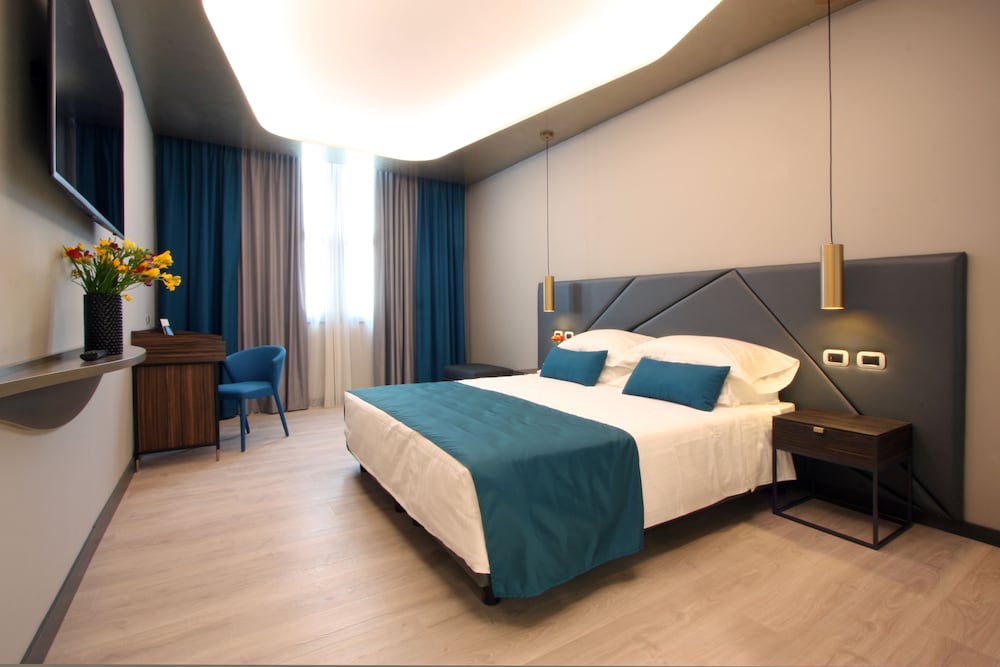 SUPERIOR, DOUBLE OR TWIN BED