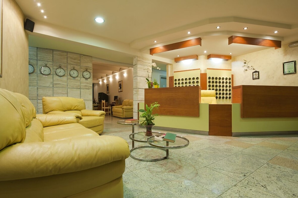 Axos Hotel 49/70