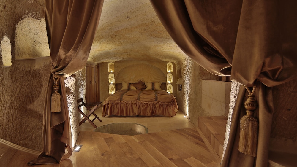 Golden Cave Suites 4/55