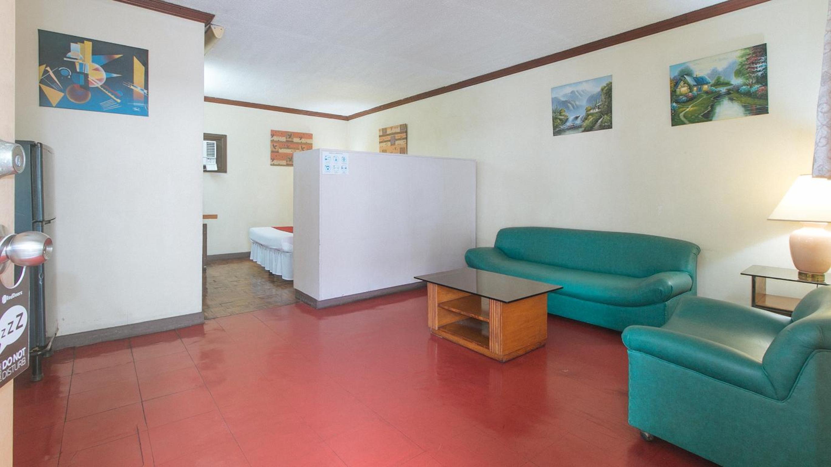 BROADWAY COURT APARTELLE 38/45