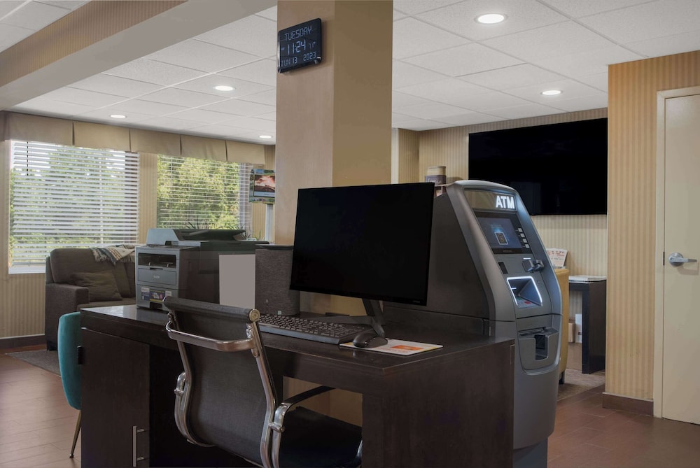 Quality Inn & Suites Chambersburg Northeast 43/47