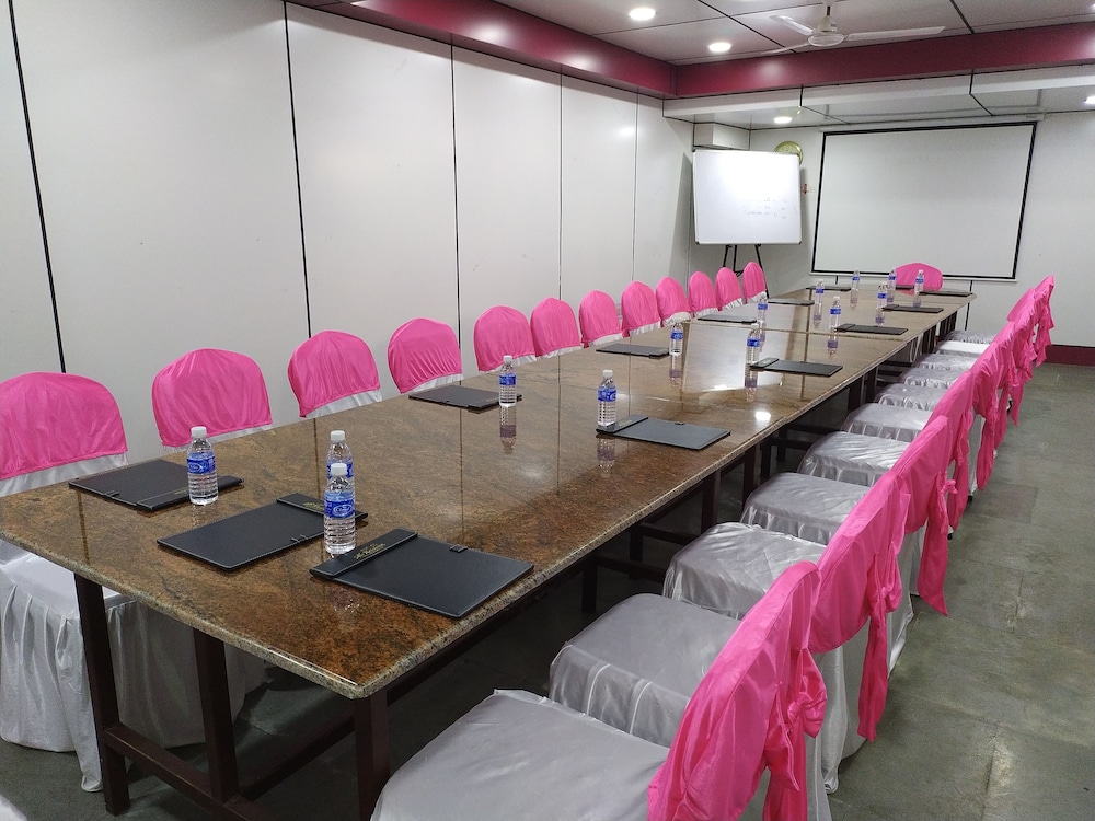 Hotel Abi Krishna 30/40