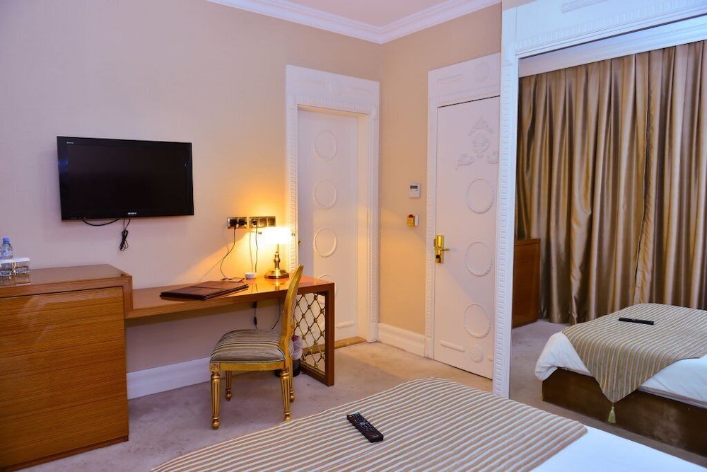 The Lake Palace Hotel Baku 19/50