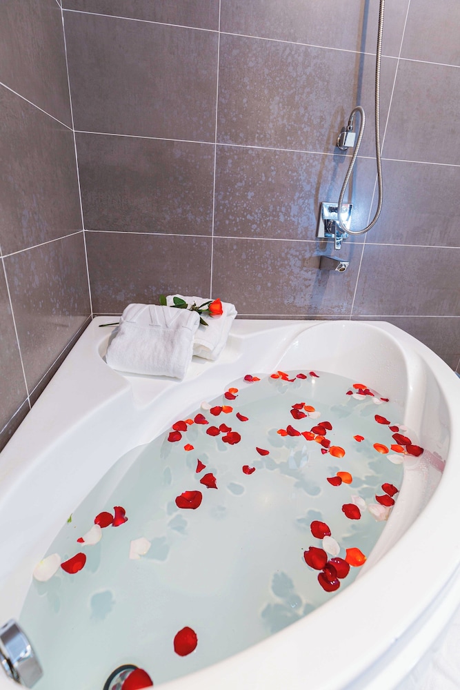 Navy Nha Trang Hotel 50/50