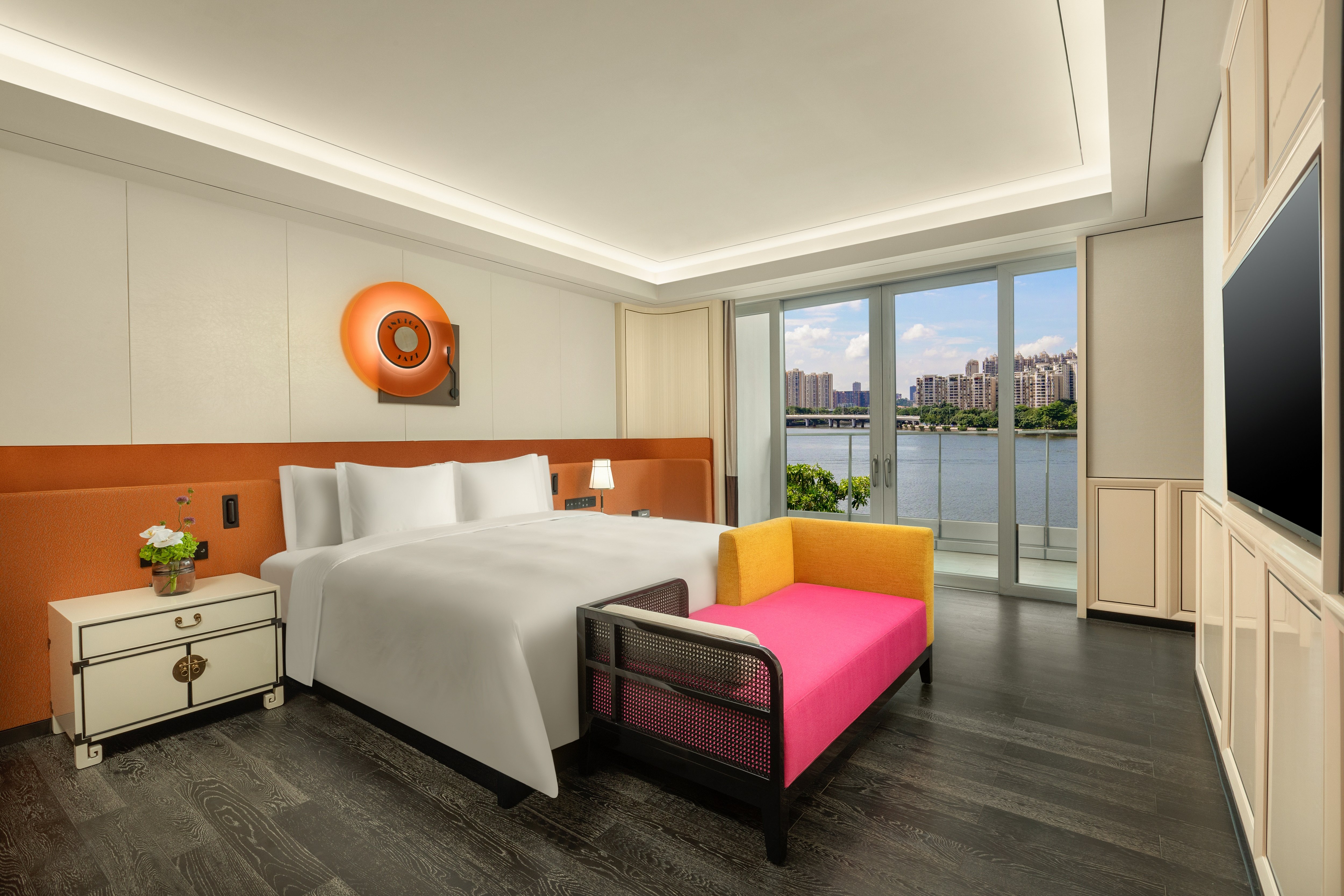 1 Bedroom, Suite, King Bed, Canton Tower View, Terrace