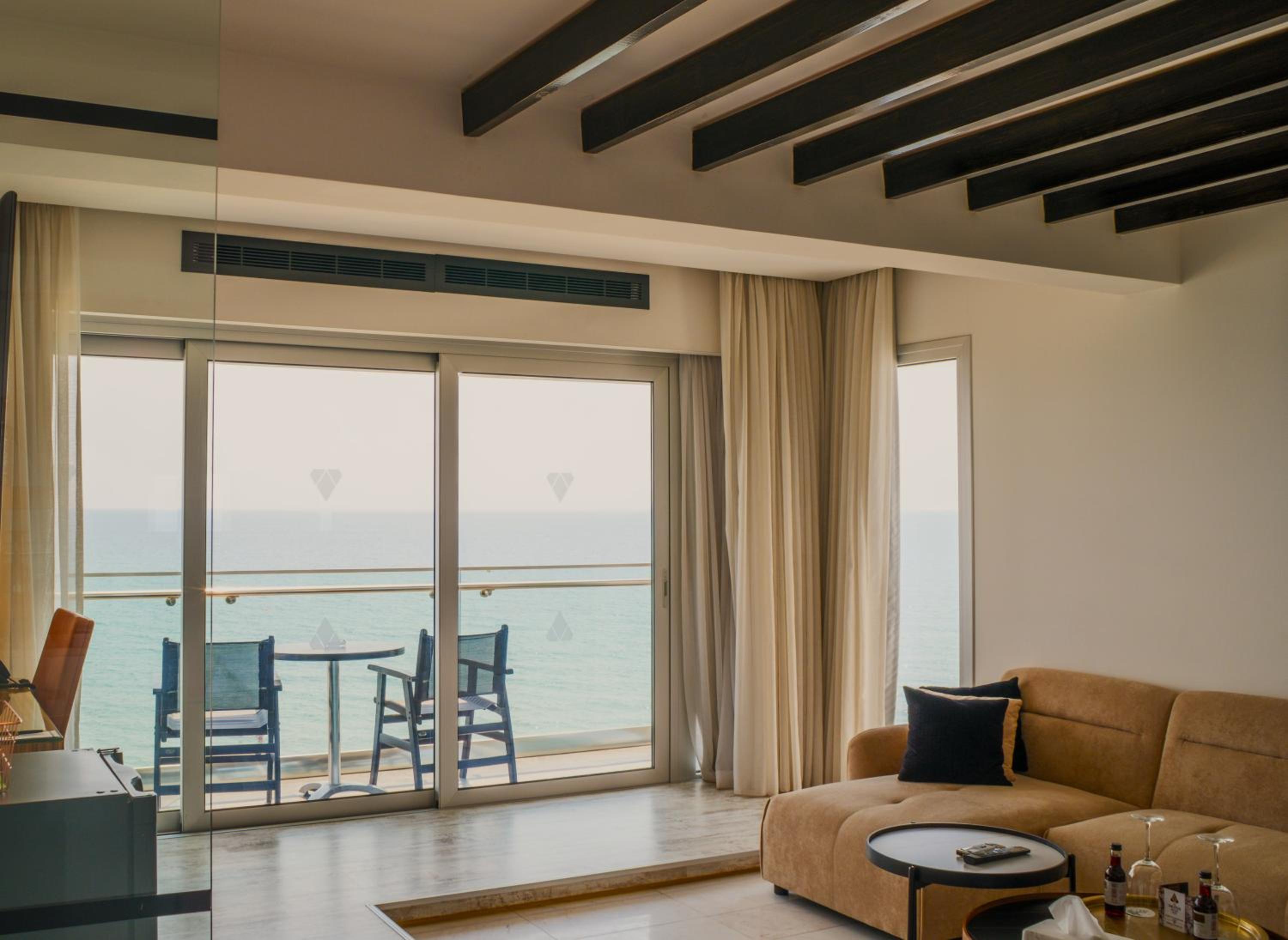 Grand, Executive, Suite