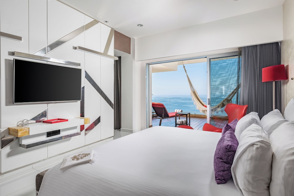ULTRA, SUITE, NORTH WING