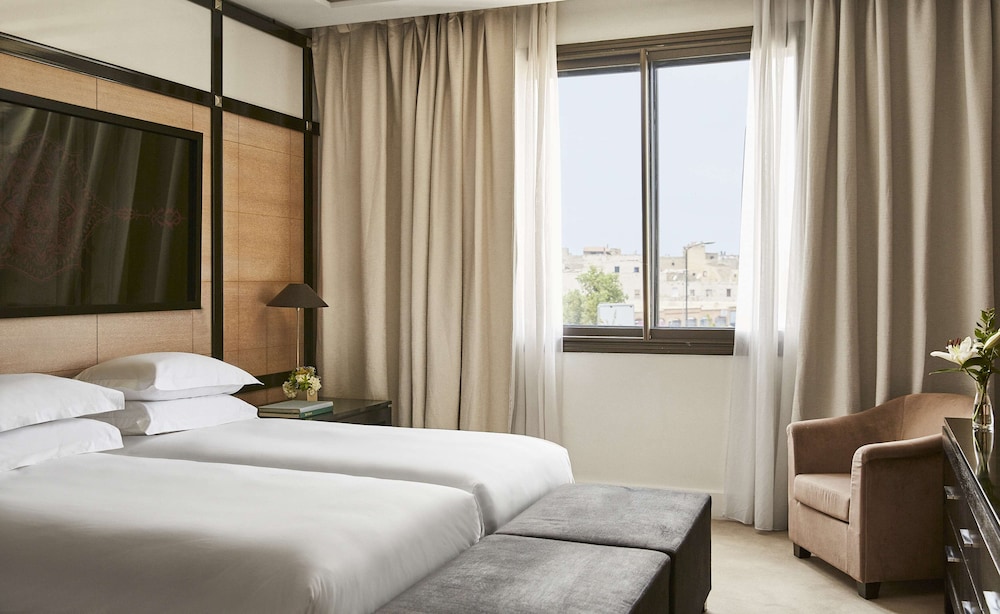 Ambassador, Suite, 1 King and 1 Single Beds