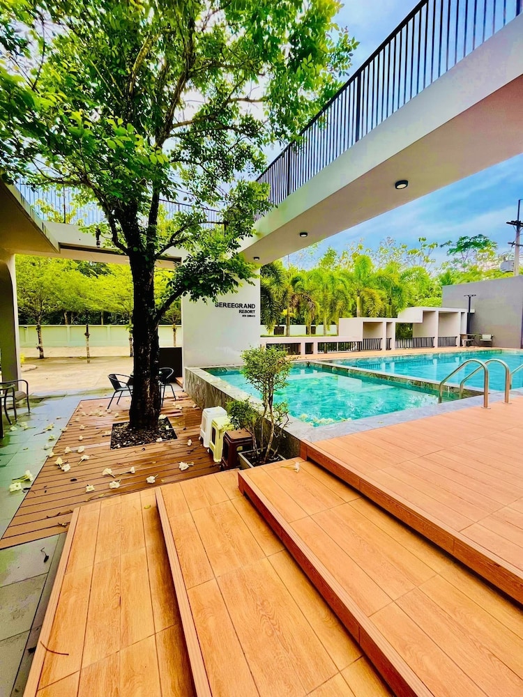 Seree Grand Resort 38/64