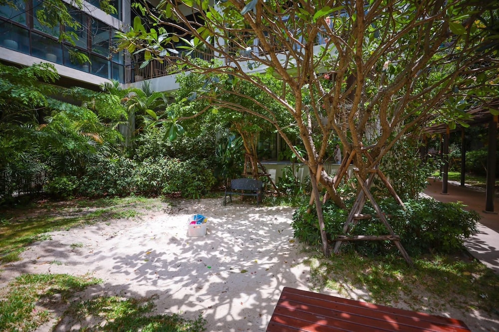 Balcony Courtyard Sriracha Hotel Serviced Apartments 47/50