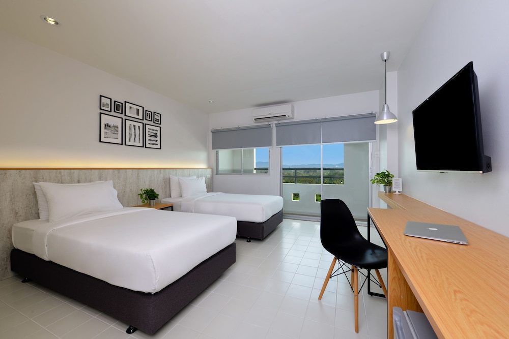 SUPERIOR, TWIN BEDS, CITY VIEW