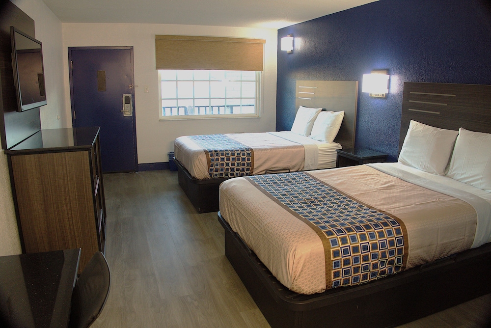 ROOM, 2 DOUBLE BEDS