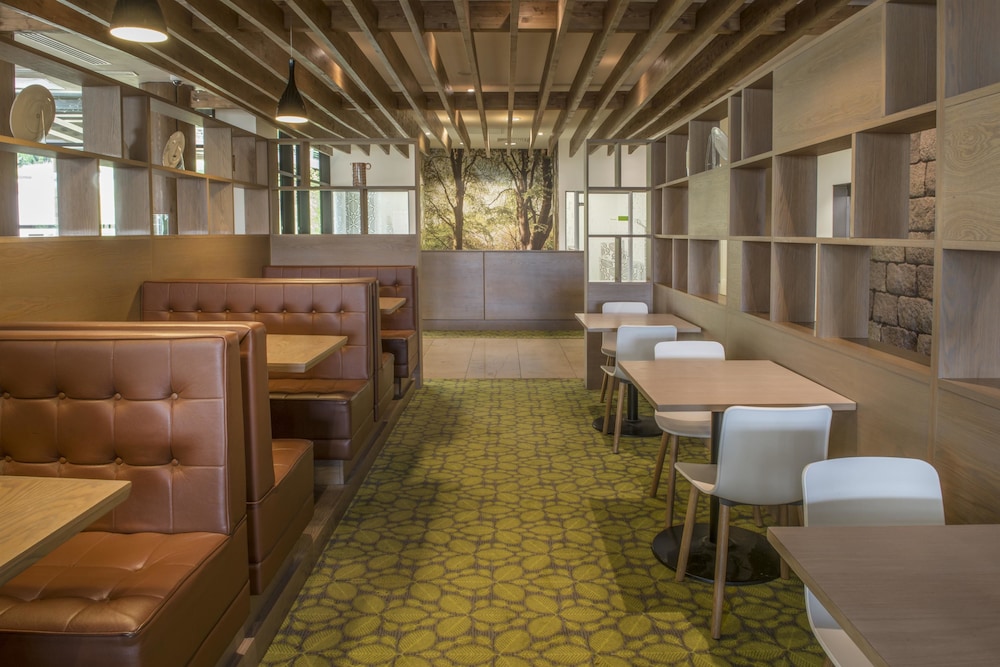 The Orchard Hotel Restaurant 38/63