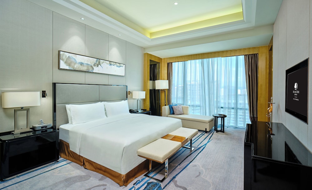 Executive, Suite, King Bed, Doubletree By Hilton Heyuan 2/8