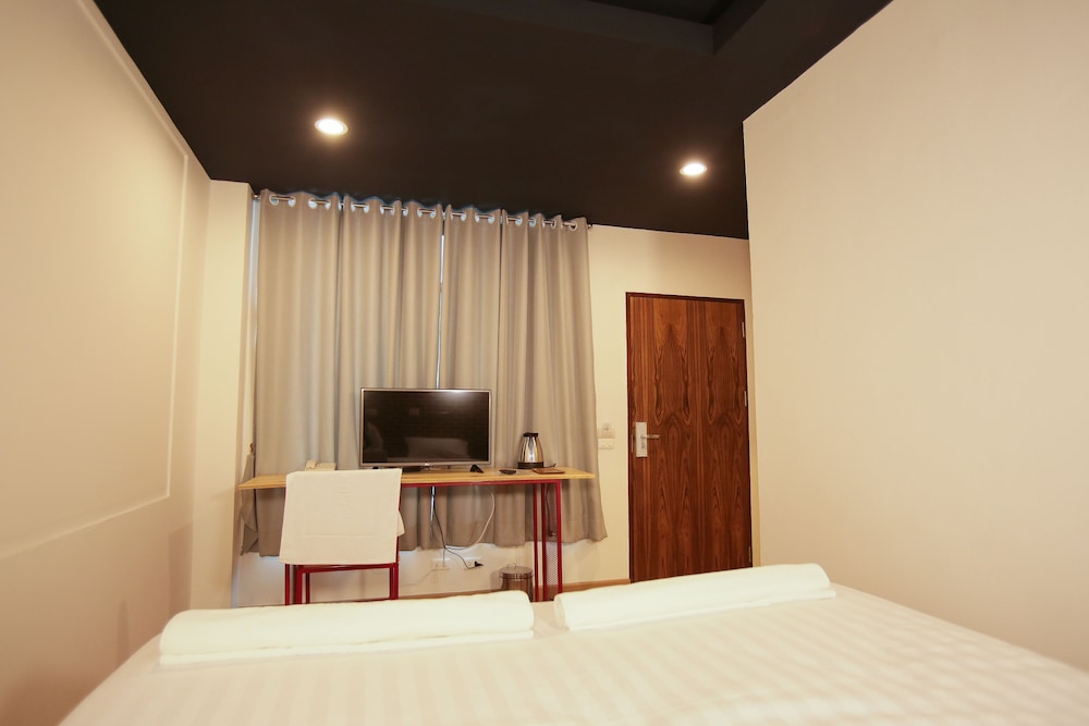Give Me 5 Hostel 9/32