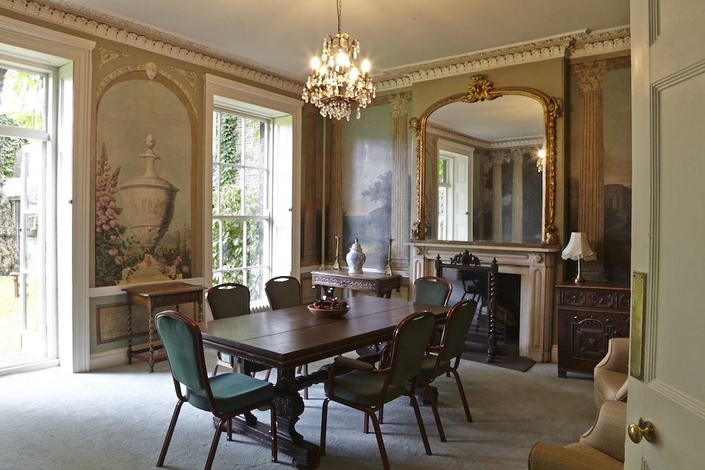 The Royal Foundation of St Katharine 60/75