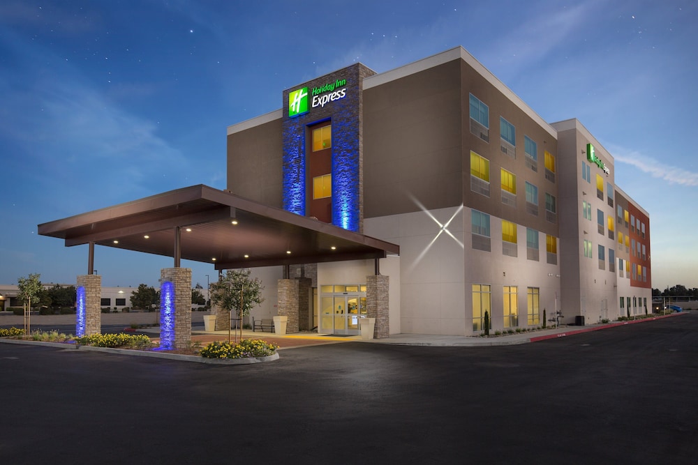 HOLIDAY INN EXPRESS VISALIA 1/28