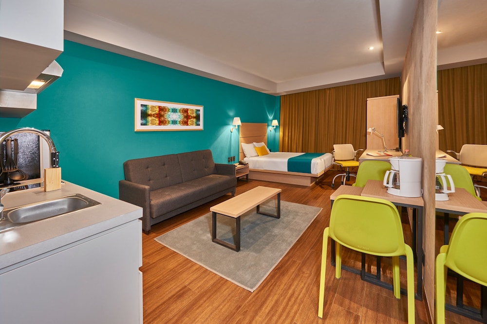 City Express Suites by Marriott Tijuana Rio 24/50
