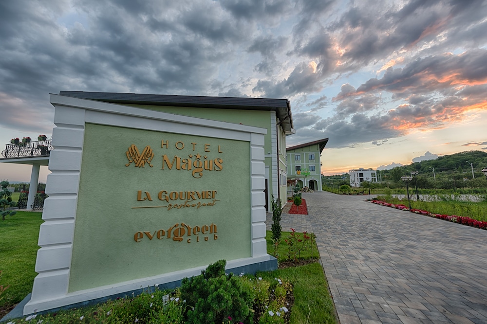 Magus Hotel 1/57