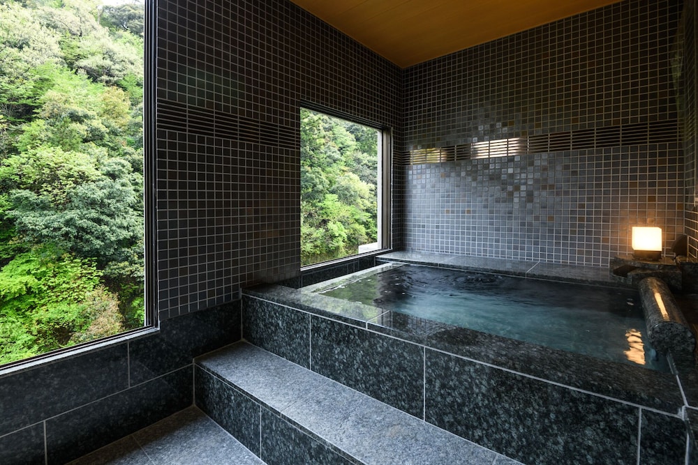 Yamanaka Onsen Shirasagiyu Tawaraya 25/52