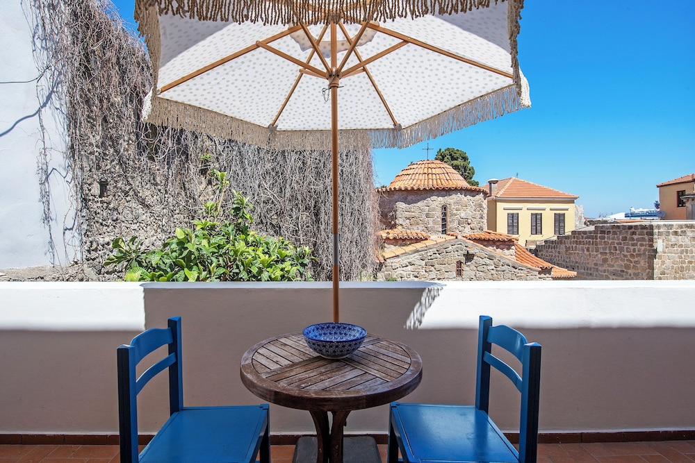 Saint Artemios Boutique 32/47